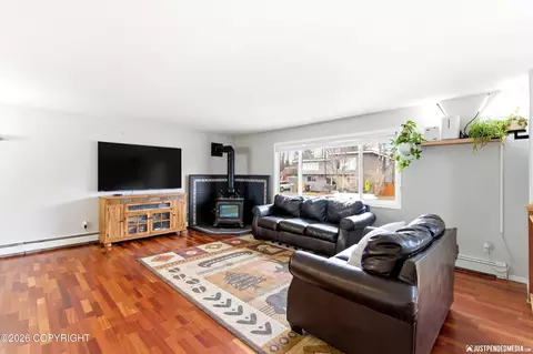 1301 Zarvis Pl, Anchorage, AK 99508 photo 7