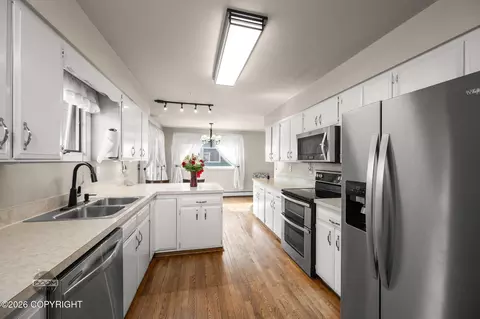 Kitchen - 12901 Troy St, Anchorage, AK 99515 photo 5 of 6