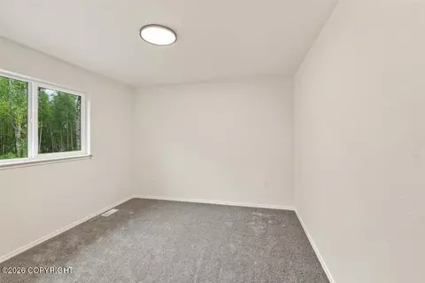 Bedroom - 7726 E Obsidian Loop, Wasilla, AK 99654 photo 4 of 7