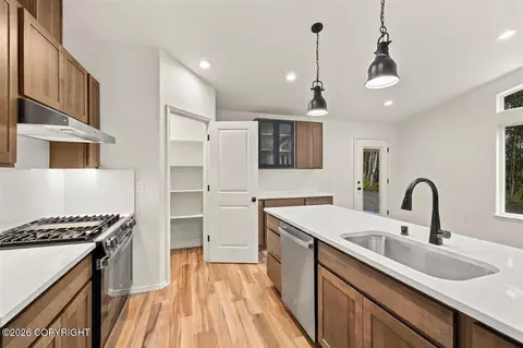 Kitchen - 7726 E Obsidian Loop, Wasilla, AK 99654 photo 10 of 11