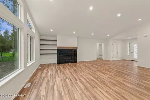 Living - 7726 E Obsidian Loop, Wasilla, AK 99654 photo 5 of 10