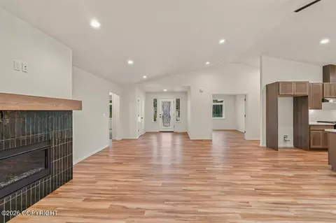 Living - 7726 E Obsidian Loop, Wasilla, AK 99654 photo 4 of 10