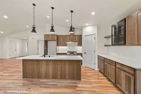 Kitchen - 7726 E Obsidian Loop, Wasilla, AK 99654 photo 4 of 11