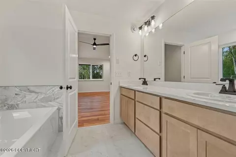 Bath - 7726 E Obsidian Loop, Wasilla, AK 99654 photo 4 of 8