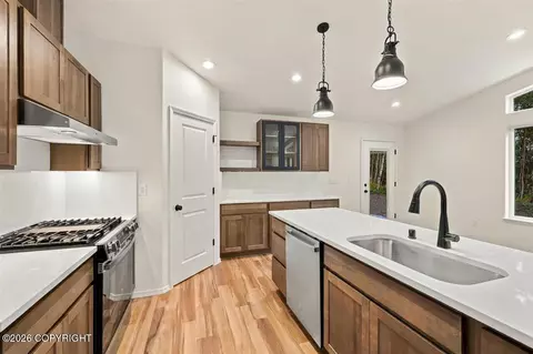 Kitchen - 7726 E Obsidian Loop, Wasilla, AK 99654 photo 9 of 11