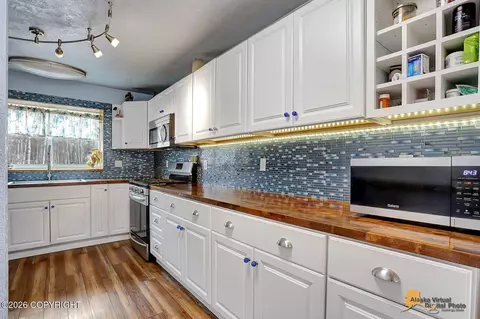 1340 S Countrywood Dr, Wasilla, AK 99654