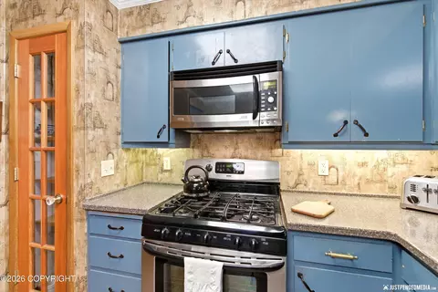 Kitchen - 2940 E 142nd Ave, Anchorage, AK 99516 photo 4 of 6