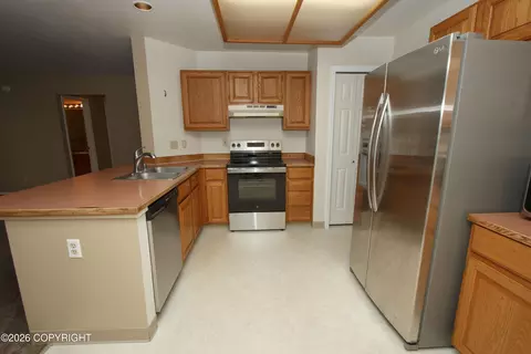 Kitchen - 19301 Verdant Cir, Eagle River, AK 99577 photo 2 of 4