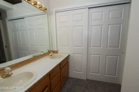 Bath - 19301 Verdant Cir, Eagle River, AK 99577 photo 4 of 7