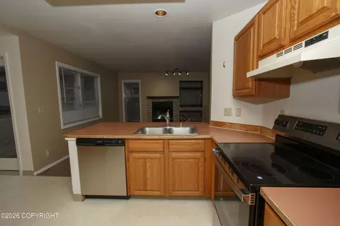 Kitchen - 19301 Verdant Cir, Eagle River, AK 99577 photo 4 of 4