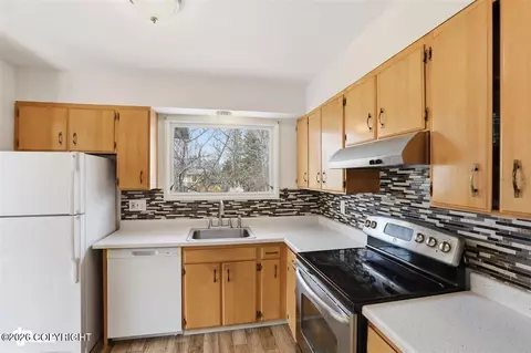 Kitchen - 7643 E 20th Ave, Anchorage, AK 99504 photo 2 of 3