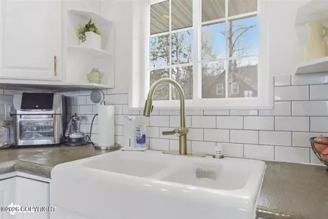 Kitchen - 23032 Skyview Dr, Chugiak, AK 99567 photo 2 of 4