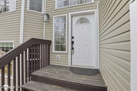 Entry Way - 23032 Skyview Dr, Chugiak, AK 99567 photo 4 of 4