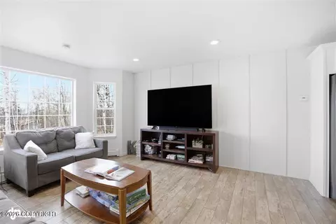 Living - 23032 Skyview Dr, Chugiak, AK 99567 photo 2 of 3