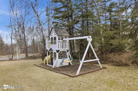 Exterior - 23032 Skyview Dr, Chugiak, AK 99567 photo 9 of 11