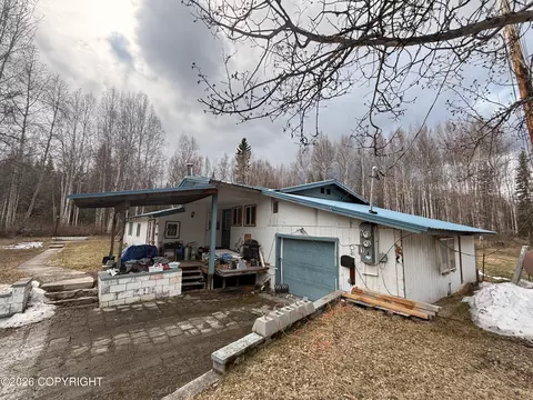 643 Bottles St, North Pole, AK 99705