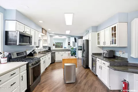 Kitchen - 19437 Inlet View Dr, Chugiak, AK 99567 photo 2 of 6