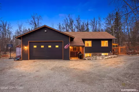 1400 N Armor Ct, Wasilla, AK 99654