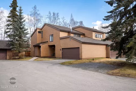 6654 Lakeway Dr, Anchorage, AK 99502