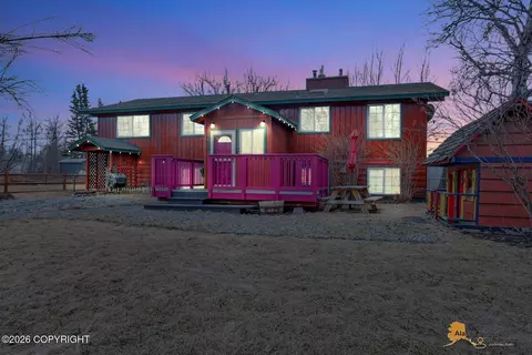 471 N Bailey St, Palmer, AK 99645