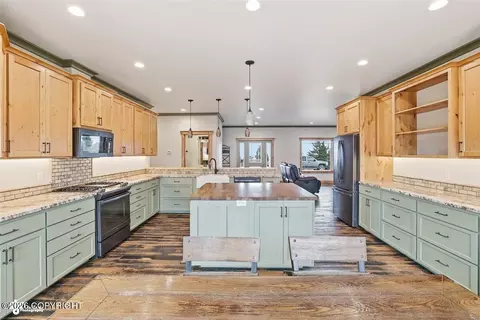 Kitchen - 67579 Endless View Loop, Homer, AK 99603 photo 9 of 11
