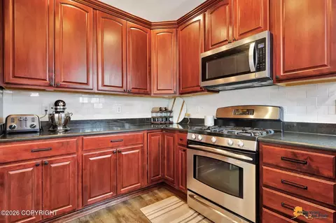 Kitchen - 13082 Ezi View Cir, Eagle River, AK 99577 photo 2 of 3