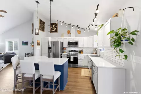 Kitchen - 22433 Mcmanus Dr, Chugiak, AK 99567 photo 2 of 6