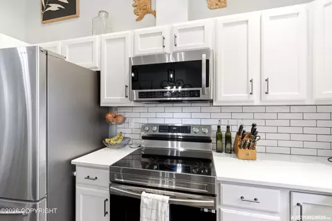 Kitchen - 22433 Mcmanus Dr, Chugiak, AK 99567 photo 4 of 6