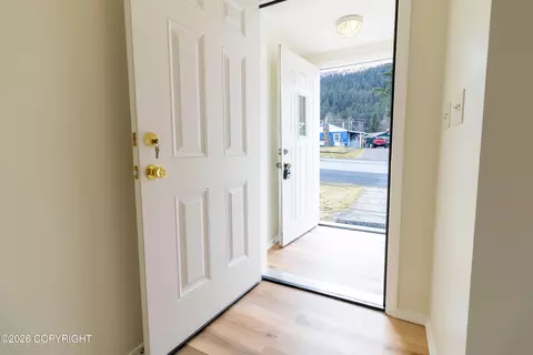 604 Fourth Ave, Seward, AK 99664 photo 8