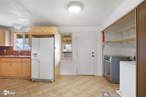 4413 E 8th Ave, Anchorage, AK 99508 photo 7