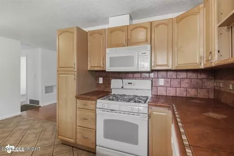 4413 E 8th Ave, Anchorage, AK 99508 photo 9