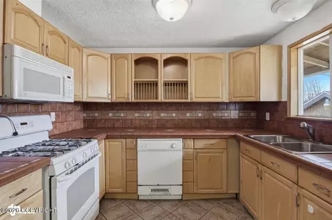 4413 E 8th Ave, Anchorage, AK 99508 photo 8