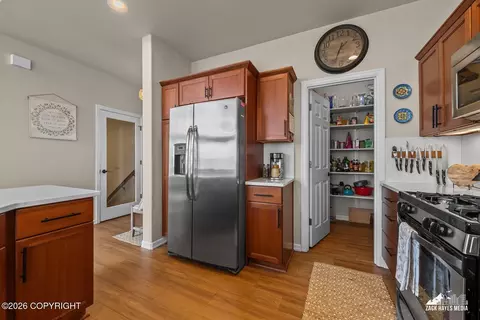 Kitchen - 10927 Splendor Loop, Eagle River, AK 99577 photo 7 of 9