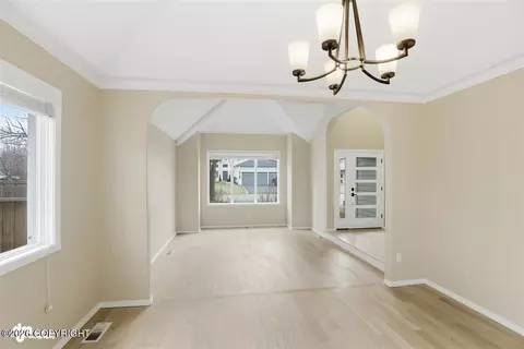 Living - 7513 Setter Dr, Anchorage, AK 99502 photo 2 of 7