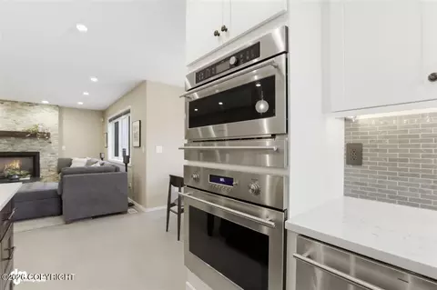 Kitchen - 7513 Setter Dr, Anchorage, AK 99502 photo 4 of 6