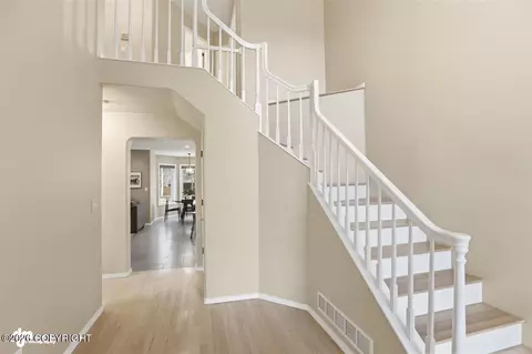 Entry Way - 7513 Setter Dr, Anchorage, AK 99502 photo 3 of 4