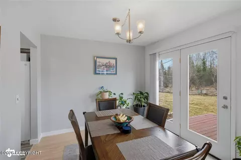 Dining - 4161 Hampton Dr # 11A, Anchorage, AK 99504 photo 2 of 3