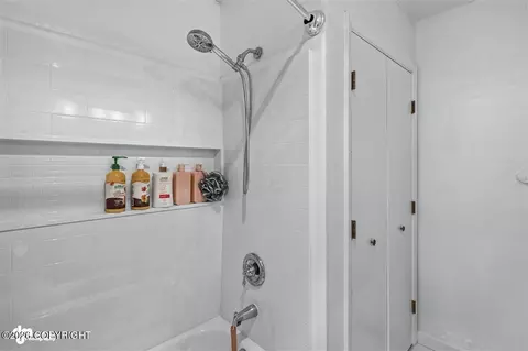 Bath - 4161 Hampton Dr # 11A, Anchorage, AK 99504 photo 5 of 5