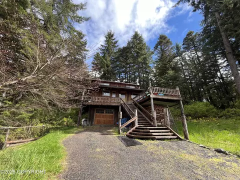 373-375 S Mitkof Hwy, Petersburg, AK 99833
