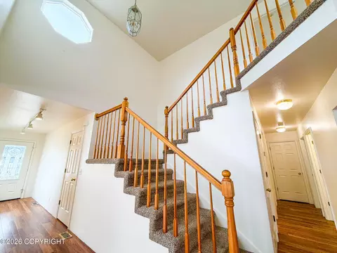 Entry Way - 19036 Mountain Point Cir, Eagle River, AK 99577 photo 5 of 6