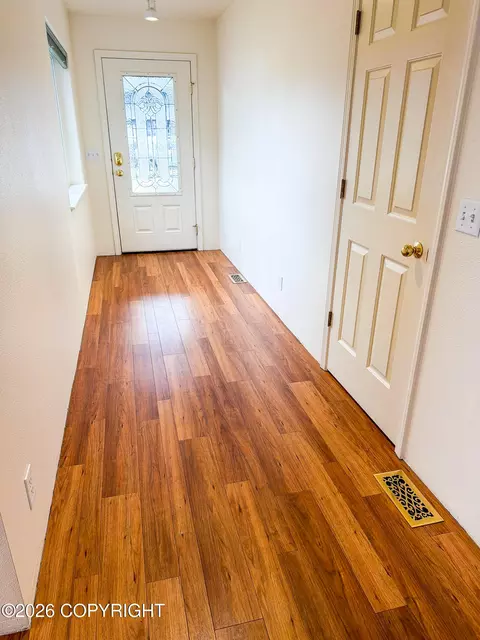Entry Way - 19036 Mountain Point Cir, Eagle River, AK 99577 photo 2 of 6