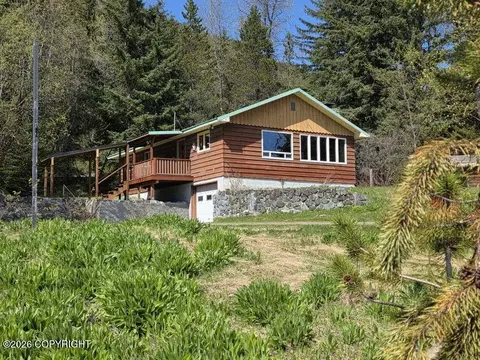 24 E Oslund Dr, Haines, AK 99827