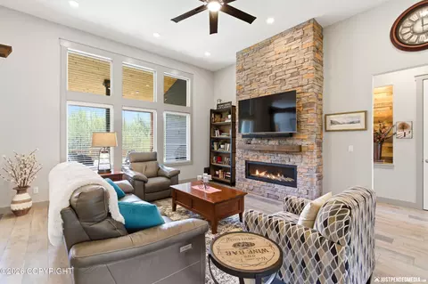 Living - 7218 E Riparian Loop, Palmer, AK 99645 photo 4 of 6