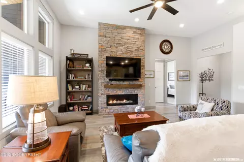 Living - 7218 E Riparian Loop, Palmer, AK 99645 photo 5 of 6