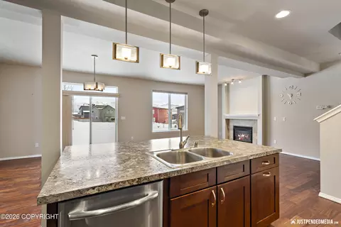 Kitchen - 1007 Northpointe Bluff Dr, Anchorage, AK 99501 photo 3 of 4