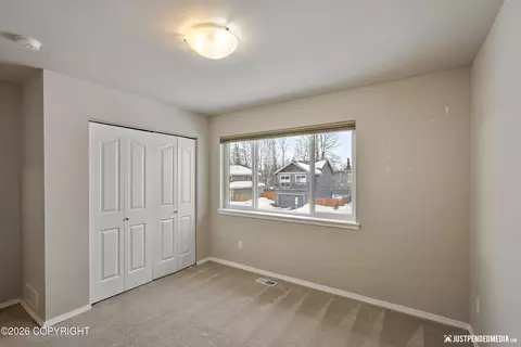 Bedroom - 1007 Northpointe Bluff Dr, Anchorage, AK 99501 photo 1 of 5