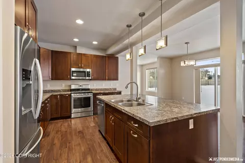Kitchen - 1007 Northpointe Bluff Dr, Anchorage, AK 99501 photo 2 of 4