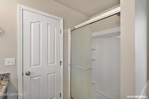 Bath - 1007 Northpointe Bluff Dr, Anchorage, AK 99501 photo 4 of 5