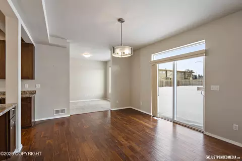 Living - 1007 Northpointe Bluff Dr, Anchorage, AK 99501 photo 5 of 6