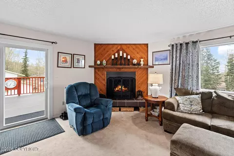 Living - 10331 Genora St, Eagle River, AK 99577 photo 2 of 9